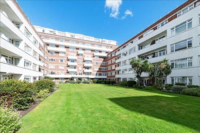 2 Bedroom Flat For Sale In Ormonde Court, London, SW15