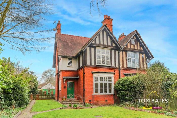 5 Bedroom Semi-Detached House For Sale In Ansley Common, Nuneaton, CV10