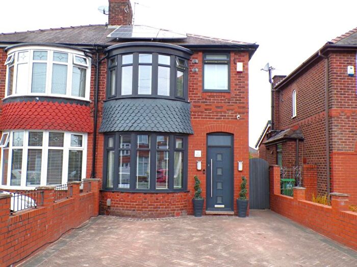 3 Bedroom Semi-Detached House For Sale In Kew Road, Failsworth, Manchester, M35