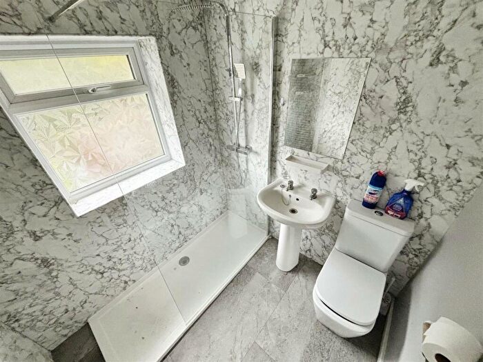 3 Bedroom Semi-Detached House For Sale In Westfield Road, Leicester, LE3