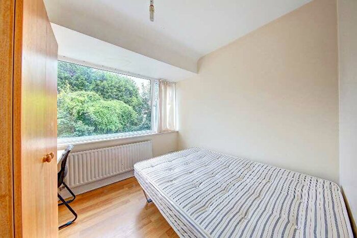 4 Bedroom Terraced House To Rent In Oaklea Passage, KT1