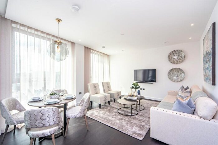 2 Bedroom Apartment To Rent In Thornes House, SW11