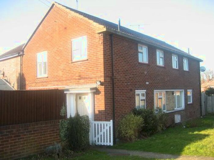 5 Bedroom Semi-Detached House To Rent In Applegarth Avenue, Guildford, GU2