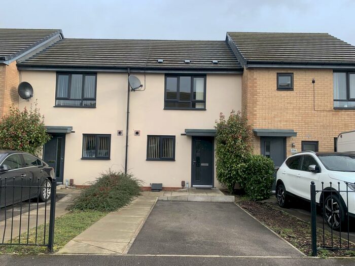 2 Bedroom Town House To Rent In Kirkstall Road, New Lodge, Barnsley, S71