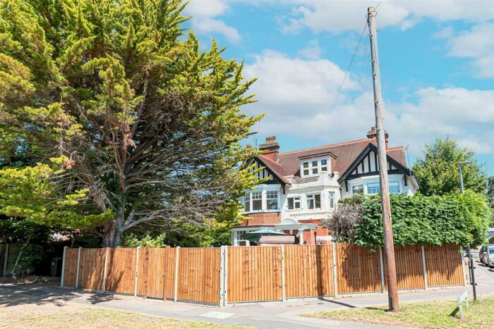 1 Bedroom Apartment To Rent In The Avenue, Crowthorne, RG45