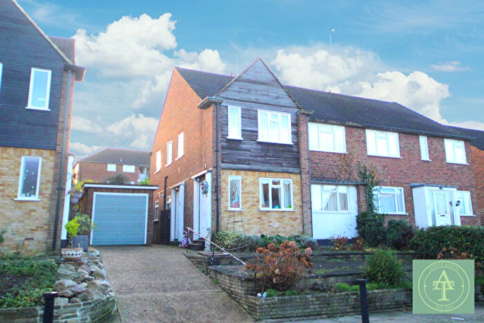 2 Bedroom Maisonette For Sale In Byland Close, Winchmore Hill, N21