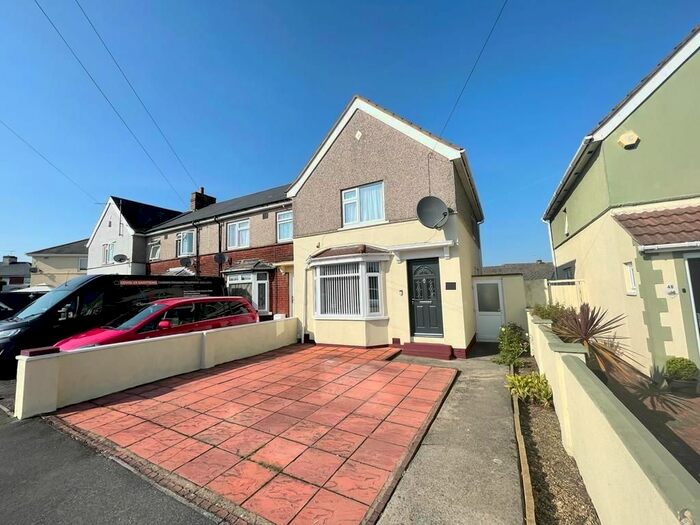 3 Bedroom Semi-Detached House To Rent In Poplar Avenue, SN2