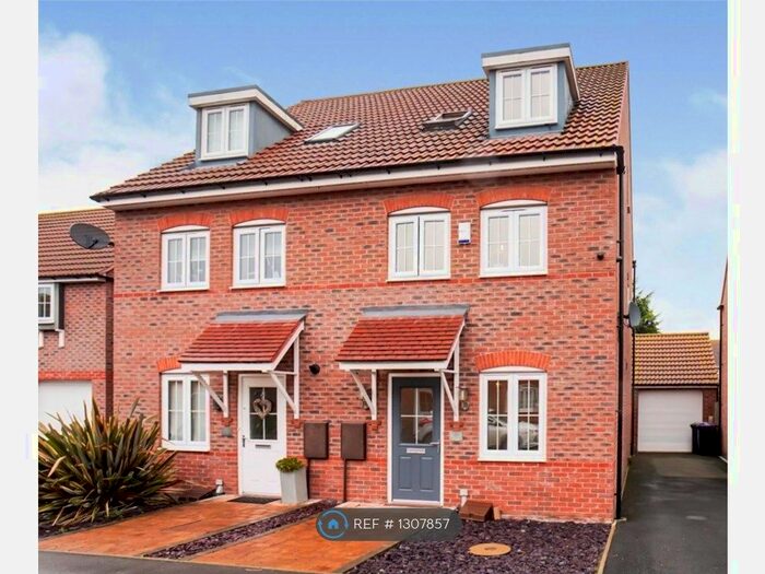 4 Bedroom Semi-Detached House To Rent In Vespasian Way, Lincoln LN6