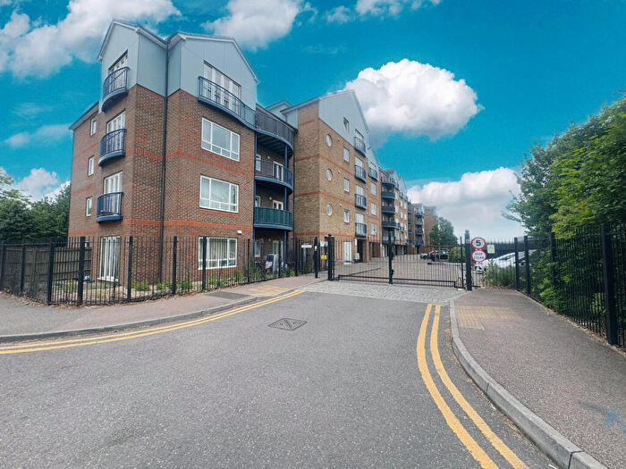 2 Bedroom Flat For Sale In Anchor Court, Argent Street, Grays, RM17
