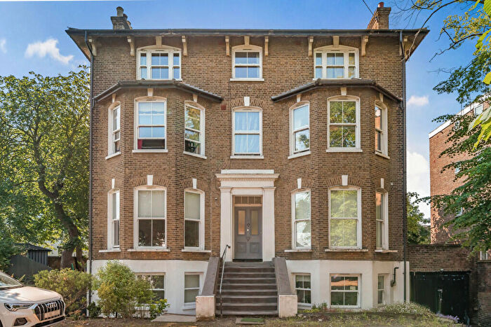 3 Bedroom Apartment For Sale In Charlton Road, Blackheath, SE3