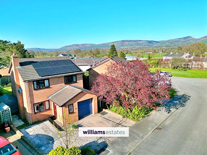 3 Bedroom Detached House For Sale In Caer Felin, Llanrhaeadr, LL16