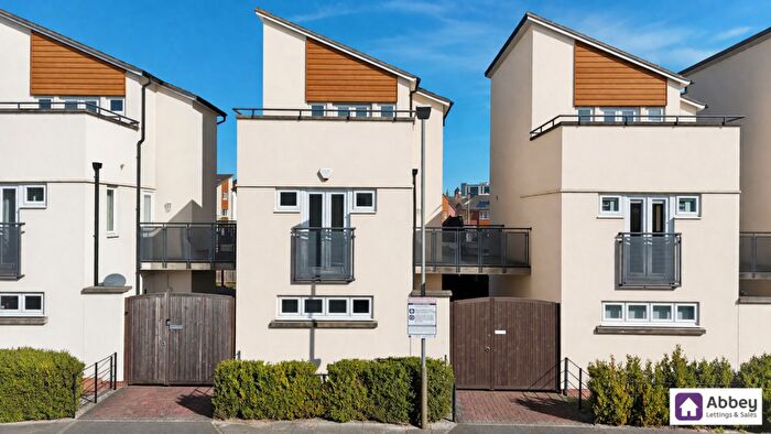 3 Bedroom Detached House For Sale In Darnall Road, Leicester, LE2