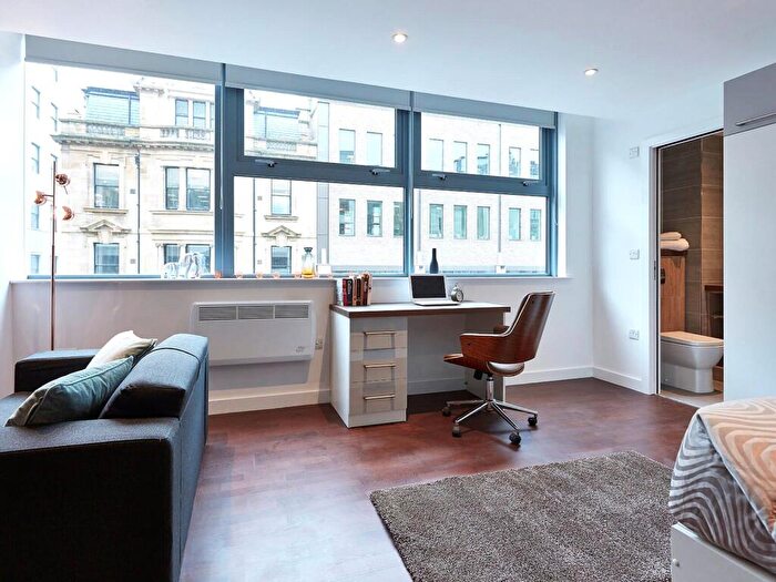 Apartment To Rent In Apt, South Parade #, LS1