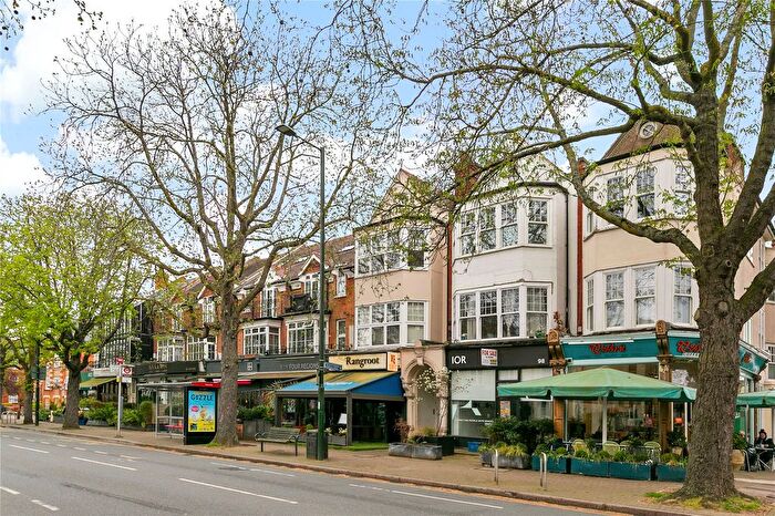 2 Bedroom Flat For Sale In Evelyn Mansions, Kew Road, Richmond, Surrey, TW9