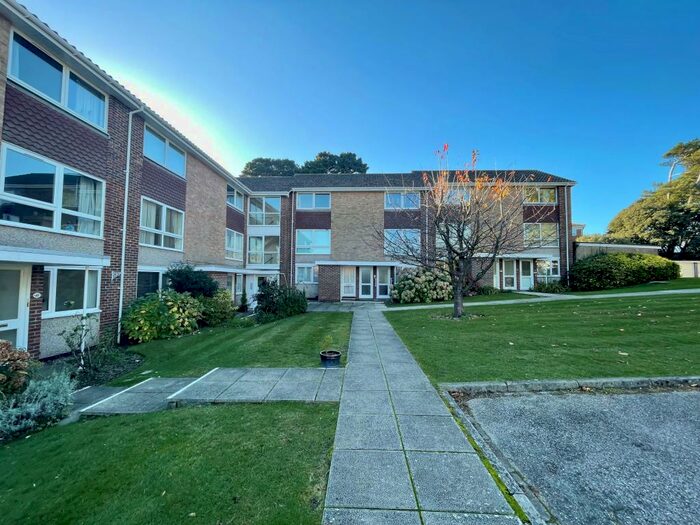 2 Bedroom Maisonette To Rent In Montagu Road, Highcliffe, BH23