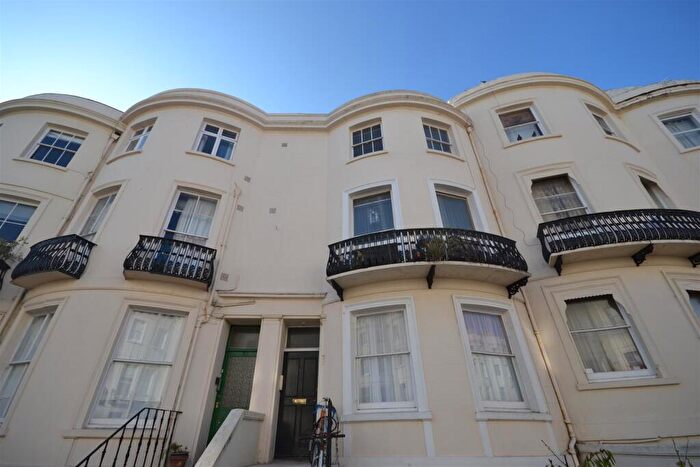 Flat To Rent In Lansdowne Place, Hove, BN3