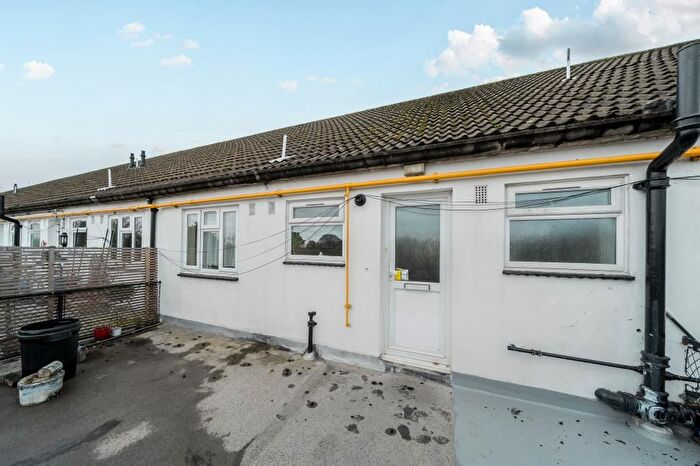 2 Bedroom Flat To Rent In Greenway Parade, Chesham, HP5