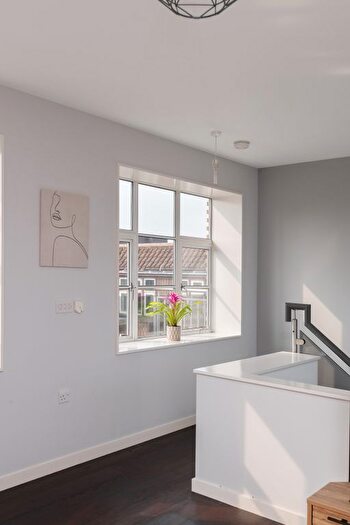 2 Bedroom Flat For Sale In Marshall Street, London, W1F