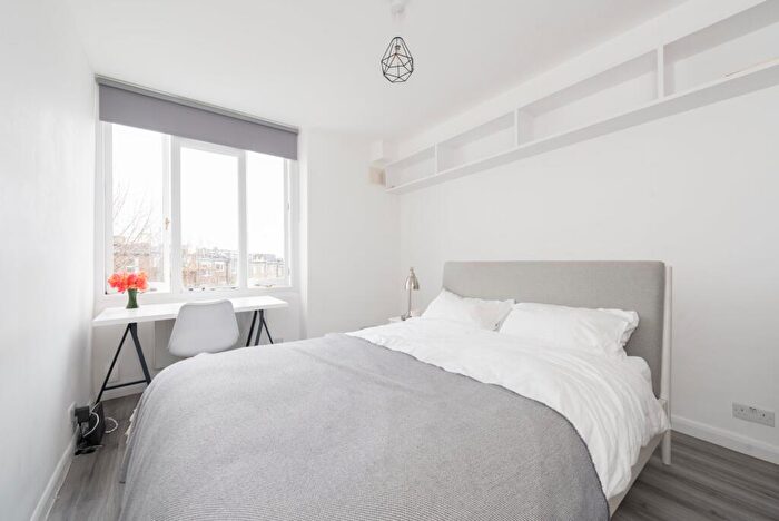 Apartment To Rent In Belsize Grove, London, NW3