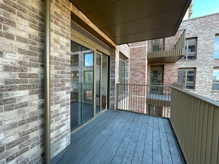 2 Bedroom Flat To Rent In Gasholder Place, Kennington Lane, London, SE11