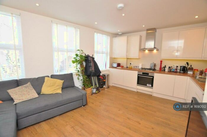 1 Bedroom Flat To Rent In High Road, London, N2