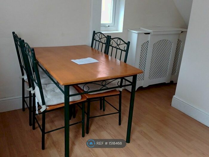 2 Bedroom Semi-Detached House To Rent In Woodside Place, Leeds, LS4