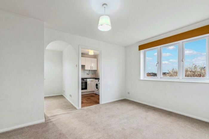 Apartment To Rent In Baildon Street, London, SE8