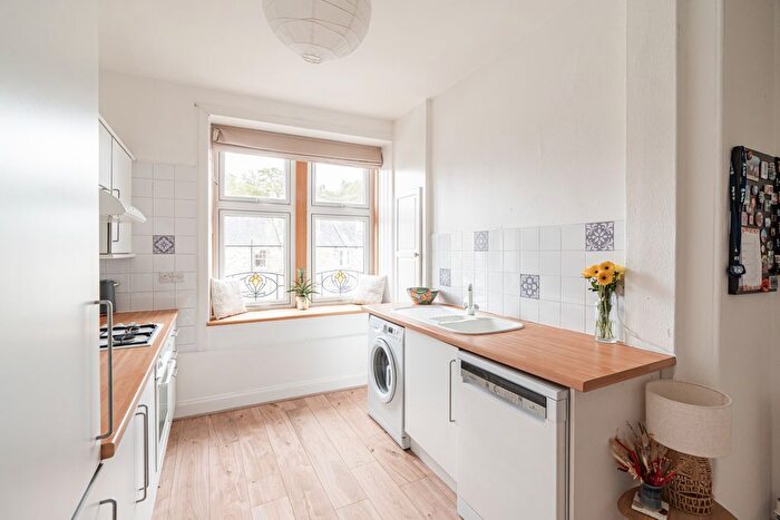 1 Bedroom Flat For Sale In / Craigcrook Place, Edinburgh, EH4