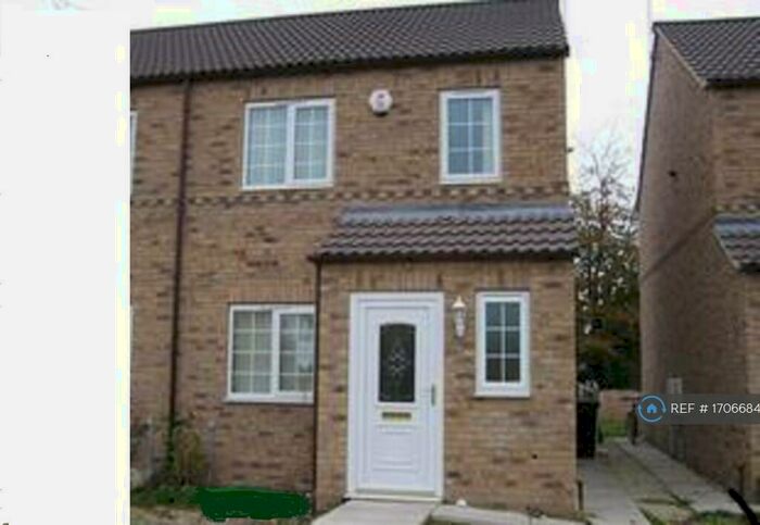3 Bedroom Semi-Detached House To Rent In Rosegarth Court, Doncaster, DN7