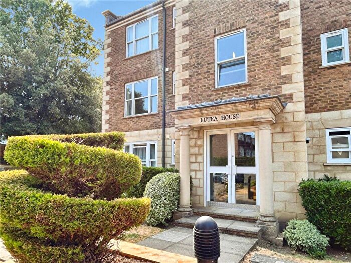 1 Bedroom Flat For Sale In Walnut Mews, Sutton, SM2
