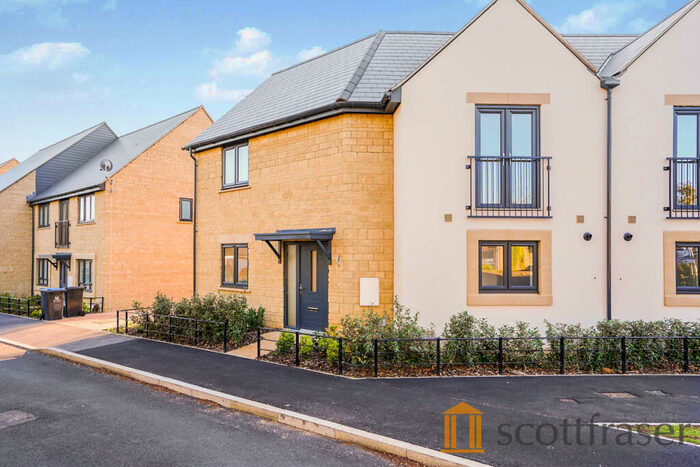 3 Bedroom Semi-Detached House To Rent In Stanmore Crescent, Carterton, OX18