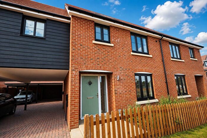 4 Bedroom Property To Rent In Bailey Drive, Bovingdon, HP3