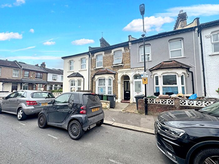 2 Bedroom Flat To Rent In Beaconsfield Road, Leyton, E10