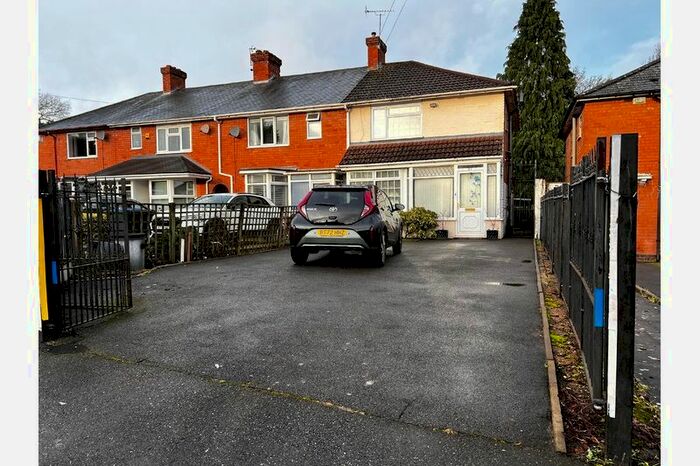 3 Bedroom Semi-Detached House To Rent In Hazelville Grove, Hall Green, Birmingham, B28