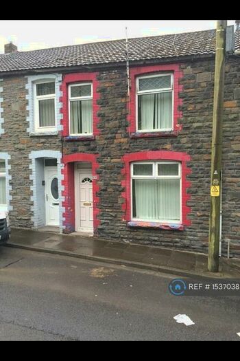 4 Bedroom Terraced House To Rent In Brynhfyd, Cwmaman, CF44