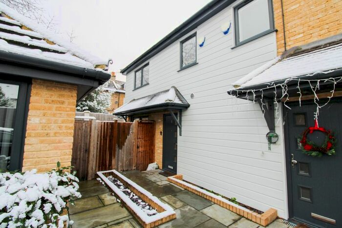 4 Bedroom Semi-Detached House To Rent In Landmor Mews, Croydon, CR0