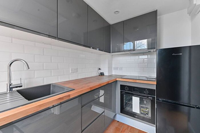1 Bedroom Flat To Rent In Beulah Hill, Crystal Palace, London, SE19