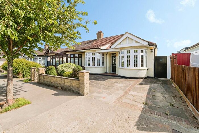 2 Bedroom Bungalow For Sale In Kent Drive, Hornchurch, RM12