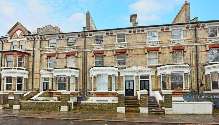 2 Bedroom Flat To Rent In St. Andrews Square, Surbiton, KT6