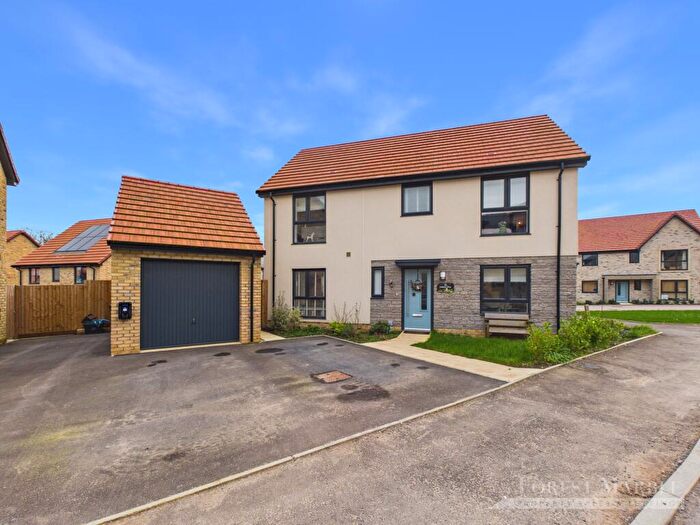 4 Bedroom Detached House For Sale In Oakley Way, Frome, BA11