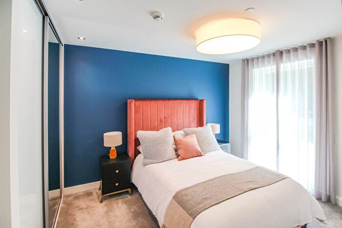 1 Bedroom Flat To Rent In City House, Green Lanes, London, N21