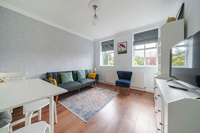 2 Bedroom Flat For Sale In Frances Road, Windsor, SL4
