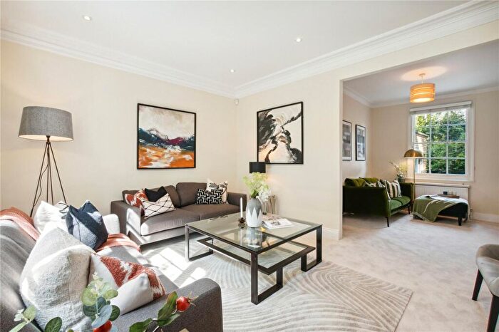 3 Bedroom Terraced House For Sale In Bridge Lane, London, SW11