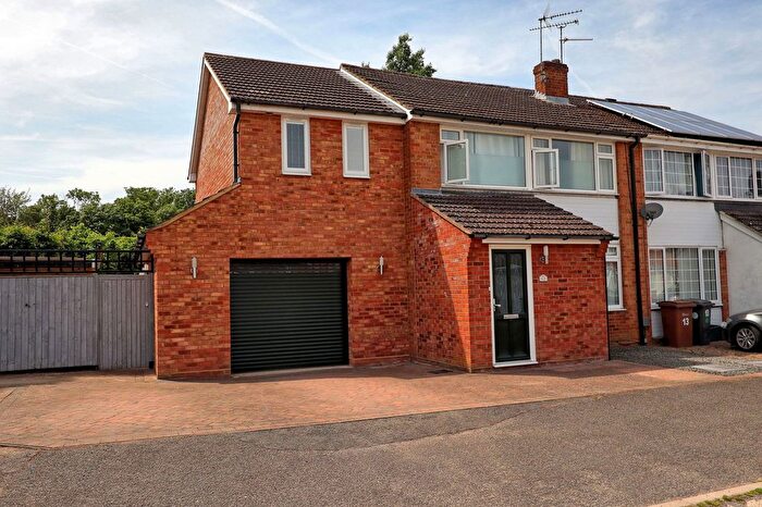 4 Bedroom Semi-Detached House For Sale In Barrington Close, Chelmsford, CM2