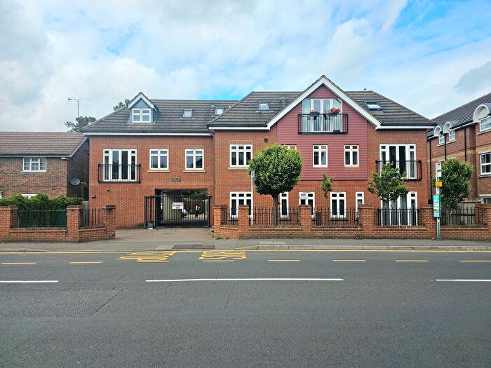 2 Bedroom Flat For Sale In Goldsworth Road, Woking, Surrey, GU21