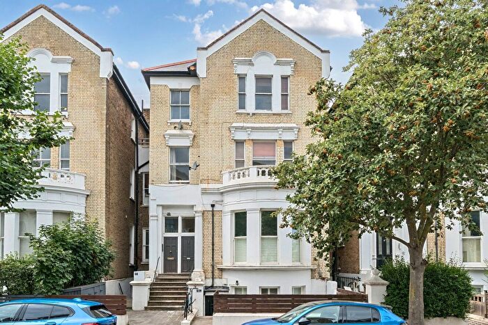 2 Bedroom Flat For Sale In Sisters Avenue, London, SW11