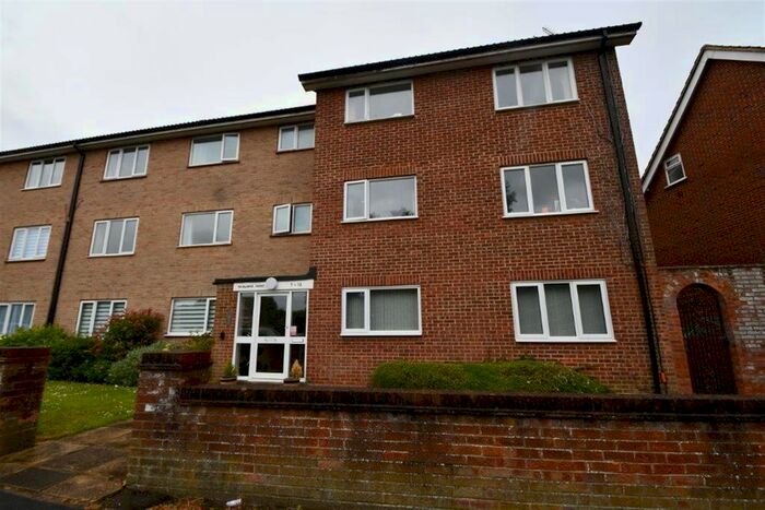 3 Bedroom Flat To Rent In Fairlands Avenue, Fairlands, Guildford, GU3