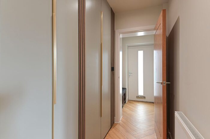 5 Bedroom Property To Rent In Middleton Road, Carshalton, SM5