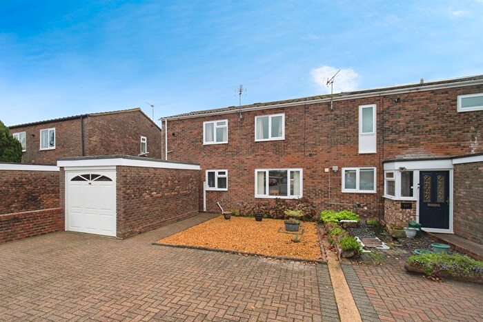4 Bedroom End Of Terrace House For Sale In Falkland Road, Basingstoke, RG24