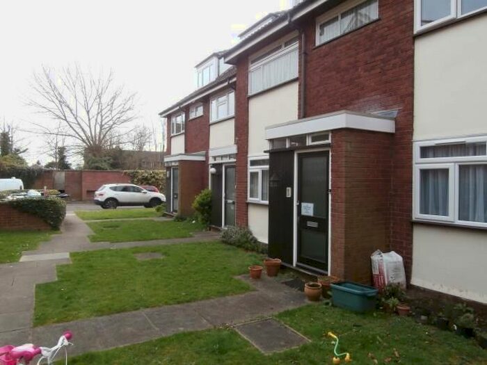 2 Bedroom Flat To Rent In Westfield Park, Pinner, HA5